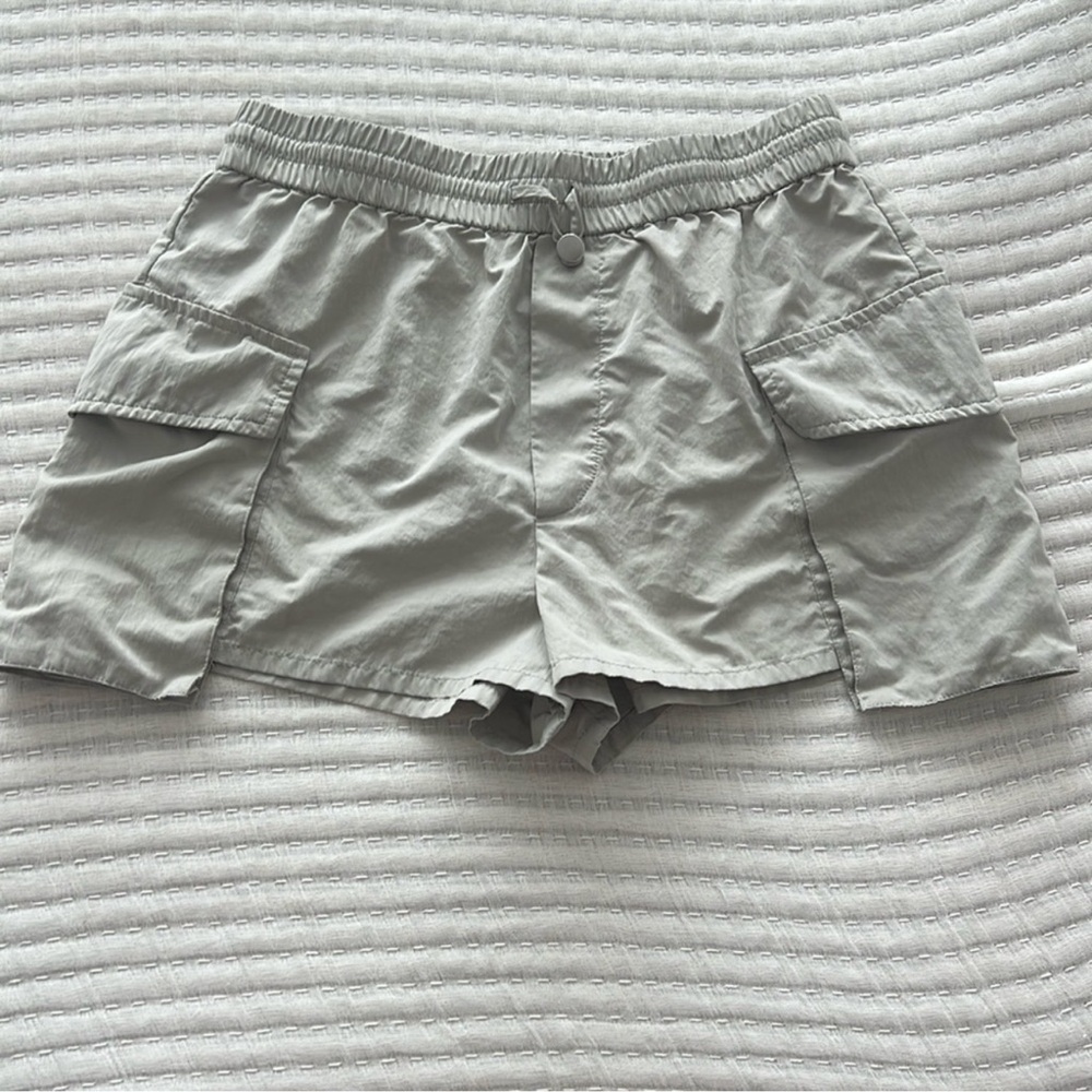 Zara Gray Cargo Shorts with Elastic Waistband and Relaxed Fit